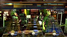 Review Green Day: Rock Band: Je kan ook als achtergrond zanger spelen, dit is noodzakelijk als je met z’n zessen wilt jammen.