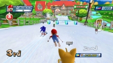 Review Mario & Sonic op de Olympische Winterspelen: In een van de Dream Events ski je door het Mushroom Kingdom.