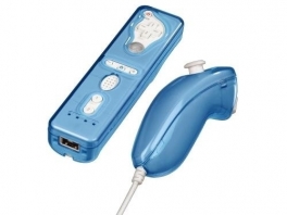 De witte <a href = https://www.mariowii.nl/wii_spel_info.php?Nintendo=Wii_Nunchuk>nunchuck</a> en <a href = https://www.mariowii.nl/wii_spel_info.php?Nintendo=Wii-afstandsbediening>remote</a> in de hoezen. Het ziet er niet slecht uit!