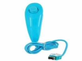 De Nunchuk is niet alleen in wit of zwart, maar bij speciale <a href=https://www.mariowii.nl/wii_spel_info.php?Nintendo=Nintendo_Wii_-_Nieuwe_Editie>nieuwe Wii edities</a> ook in andere kleuren te verkrijgen.